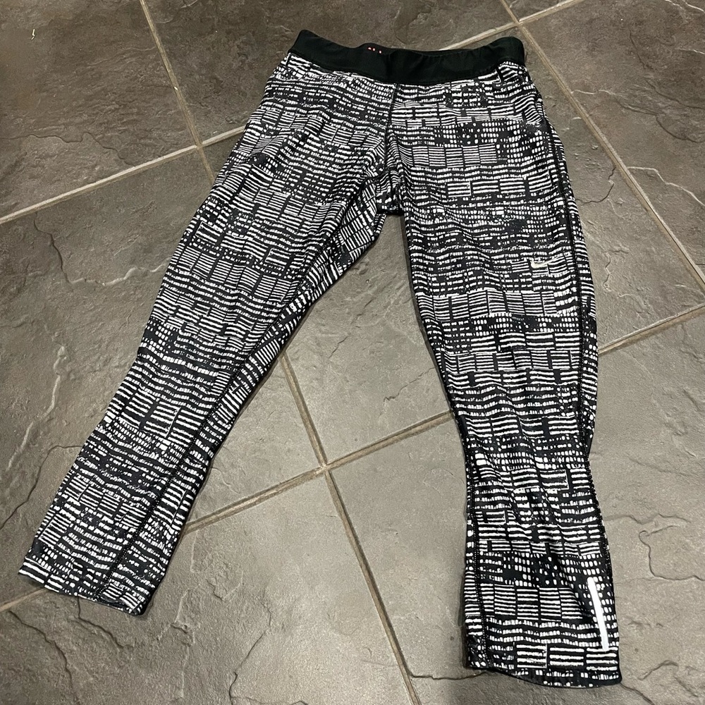 LIKE NEW nike leggings